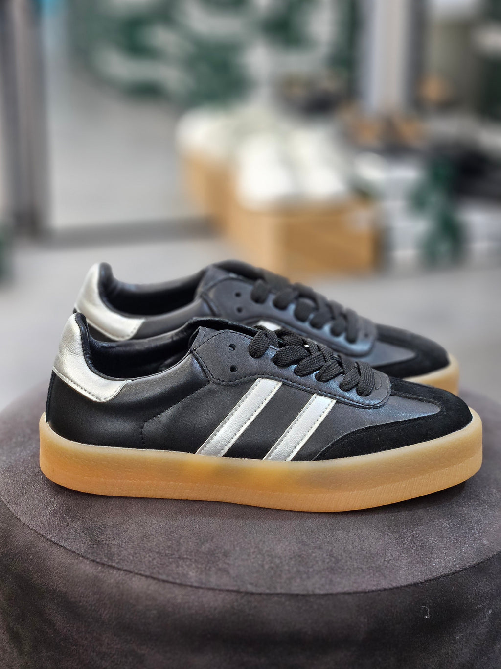 LUFIAN STELLA SNEAKERS